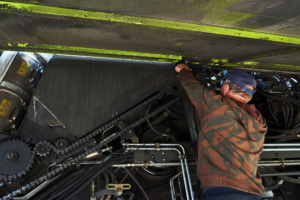 Dye Penetrant Testing Services: Detecting Surface Defects in Turbine Components