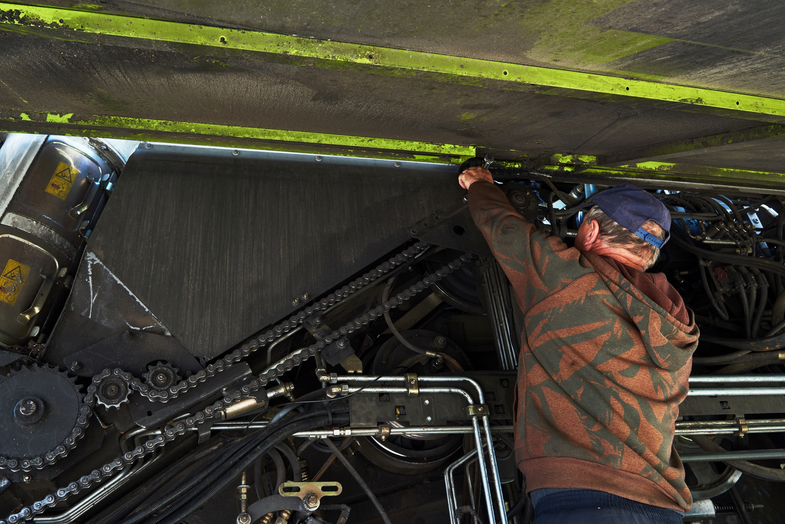 Dye Penetrant Testing Services: Detecting Surface Defects in Turbine Components